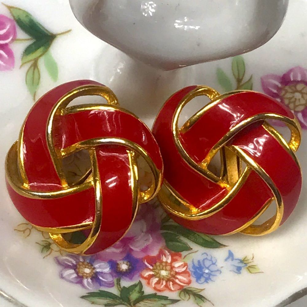VINTAGE SIGNED NAPIER CLIP EARRINGS GOLD TONE AND RED ENAMEL KNOT DESIGN